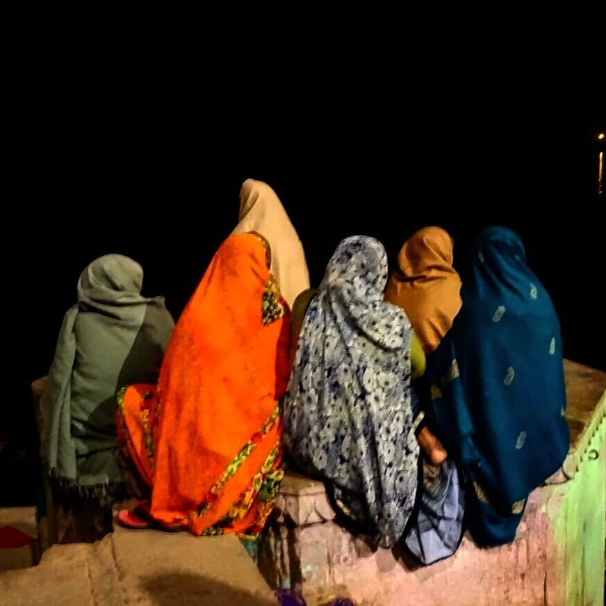 Un Eclipse De Luna En Varanasi, Ganges, otro Post Data