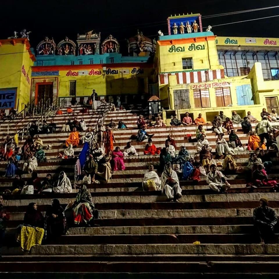 un eclipse de luna en Varanasi, Ganges, otro Post Data